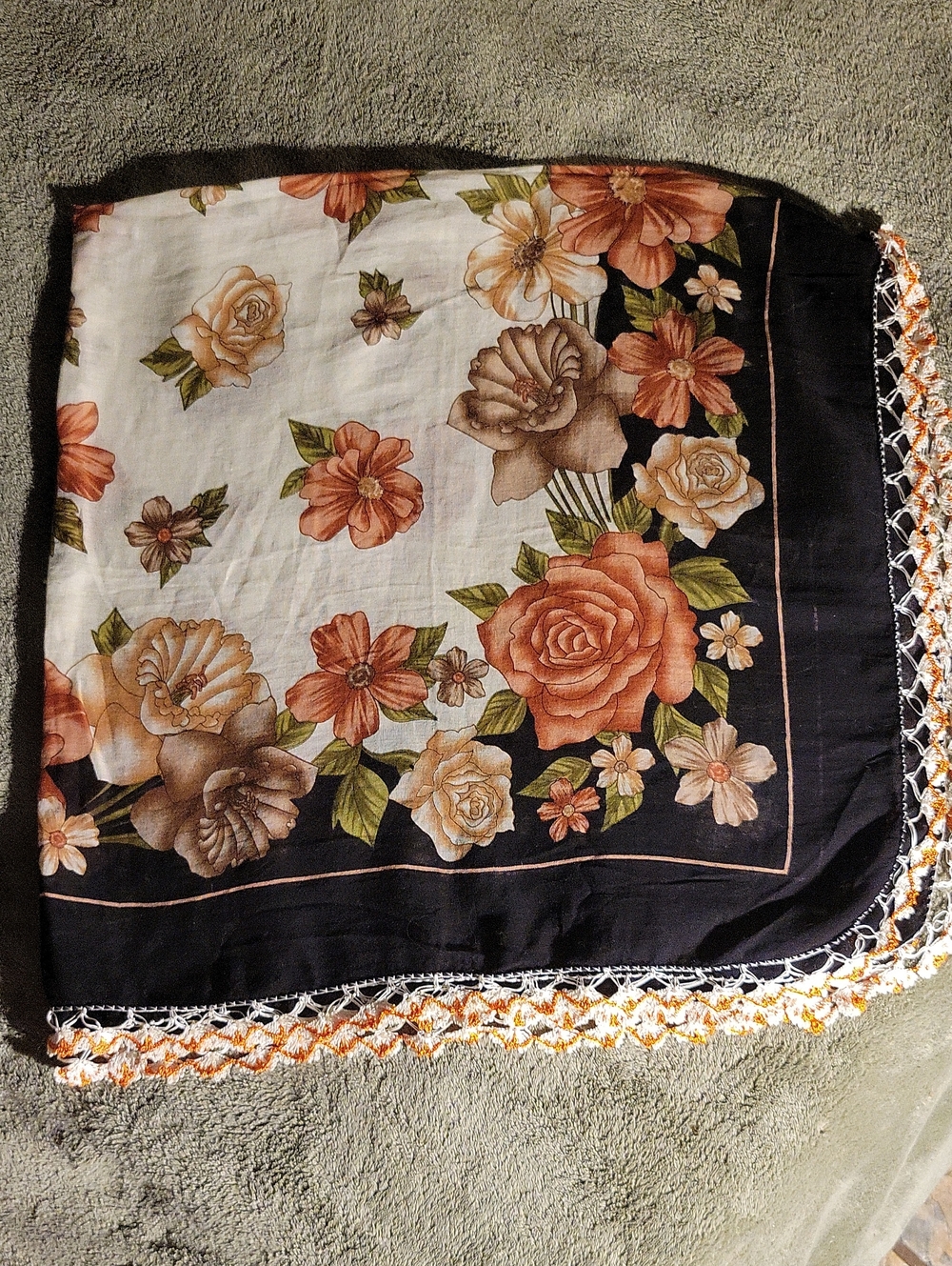 menekşe Floral Scarf in Black & Pink Like New